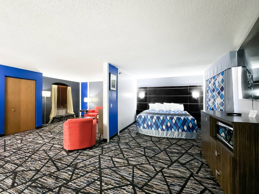 Family Suite with Hot Tub Oversized Non-Smoking