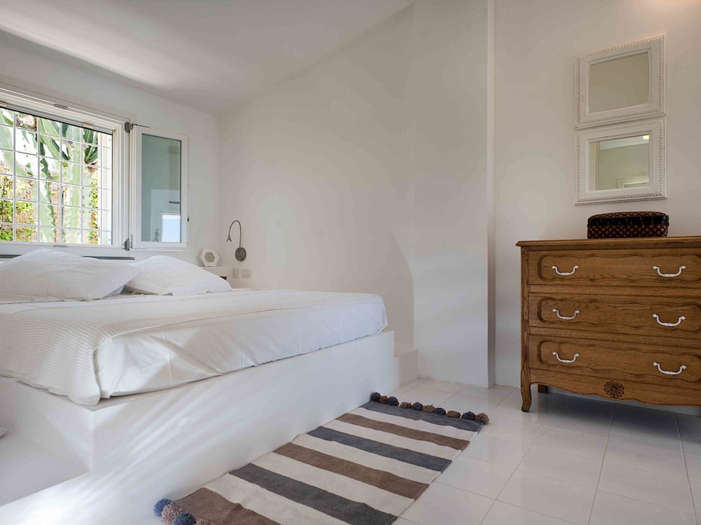 Villa photo 3