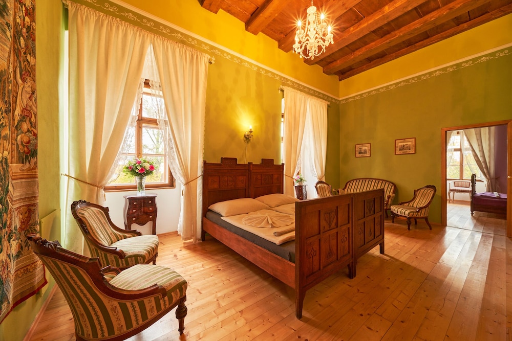 Royal Triple Room, Fireplace, Garden View photo 1