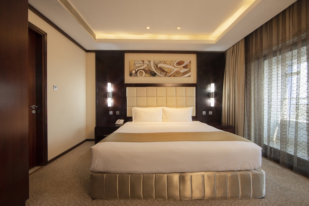 Standard Room, 1 King Bed (High Floor) - Photo 9