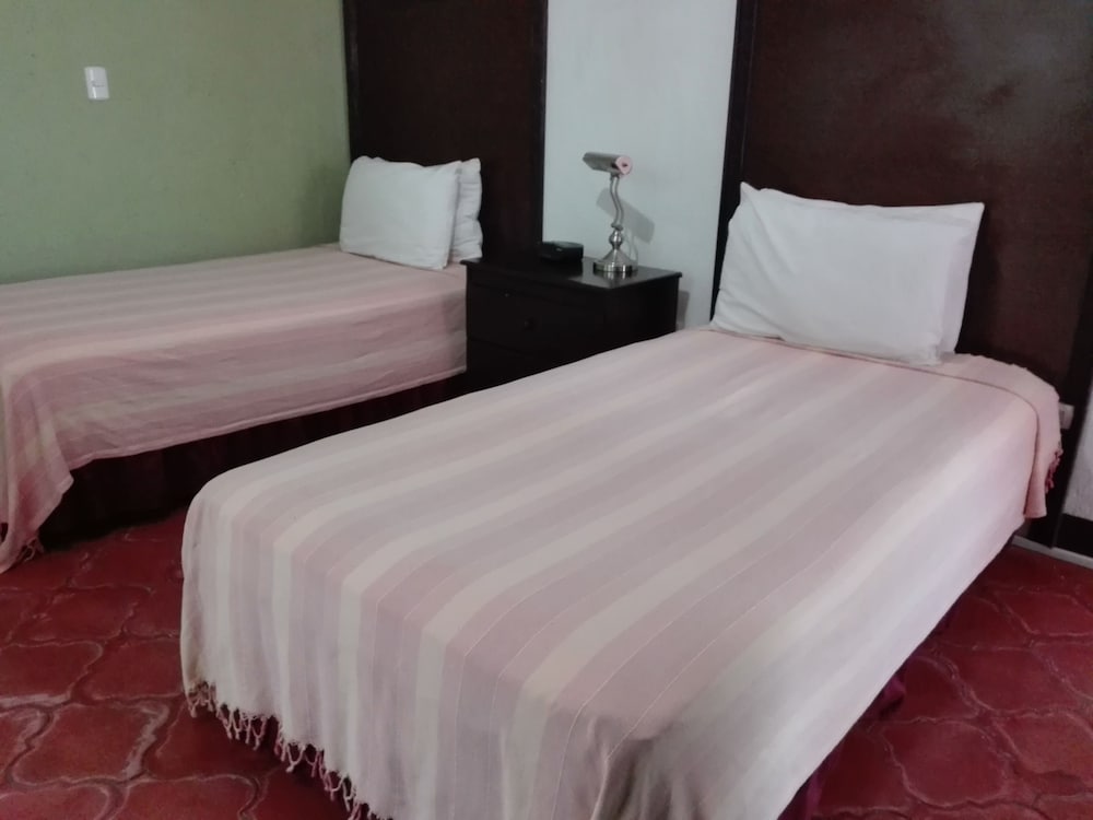 Standard Twin Room, 2 Twin Beds photo 3