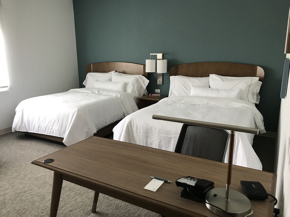 Studio, 2 Queen Beds (Hearing Accessible) photo 1