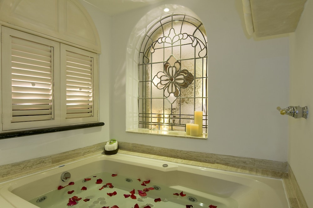 Infinite Ocean Front Honeymoon Master Suite (1 King) - Photo 7