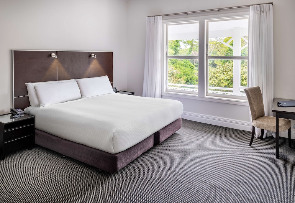 Deluxe Room, 1 King Bed - Photo 4