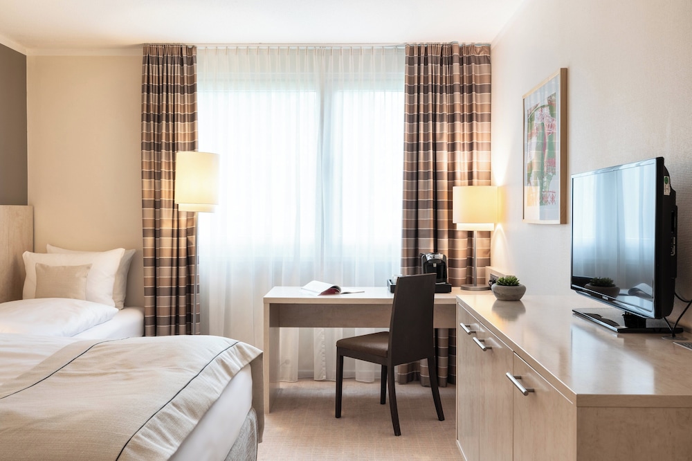 Standard Room, 1 Queen Bed with Sofa bed (Up to 3 Guests) - Photo 3