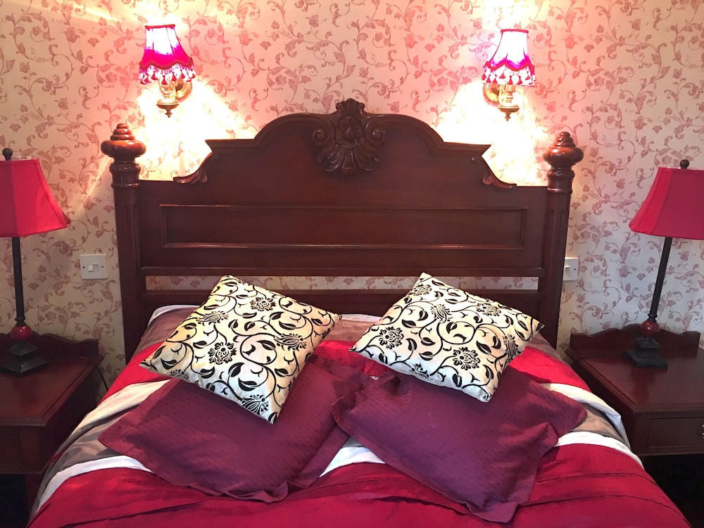 Classic Double Room, 1 King Bed photo 3