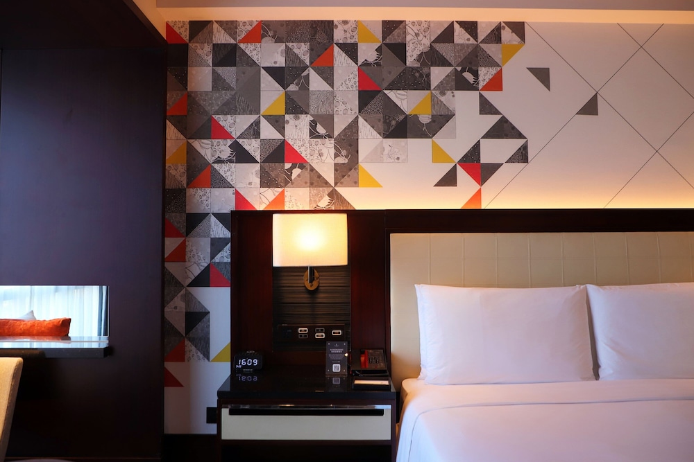 Deluxe Room, 1 King Bed (Grand) photo 1