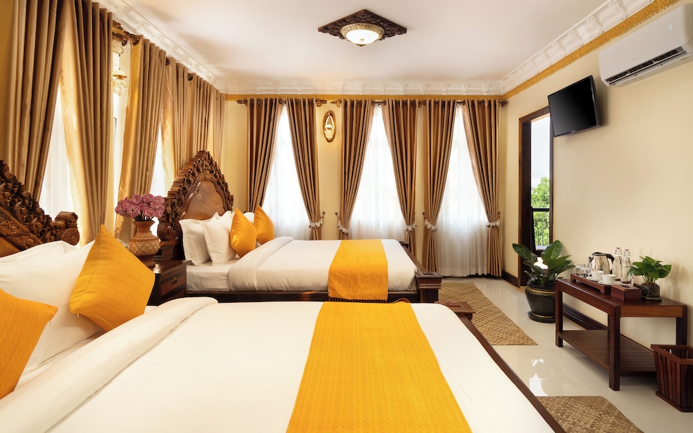 Premier Twin Room, City View