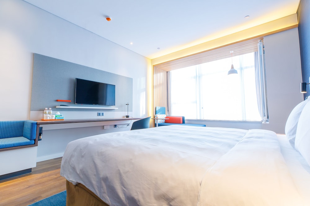 Standard Room, 1 King Bed, Accessible photo 3