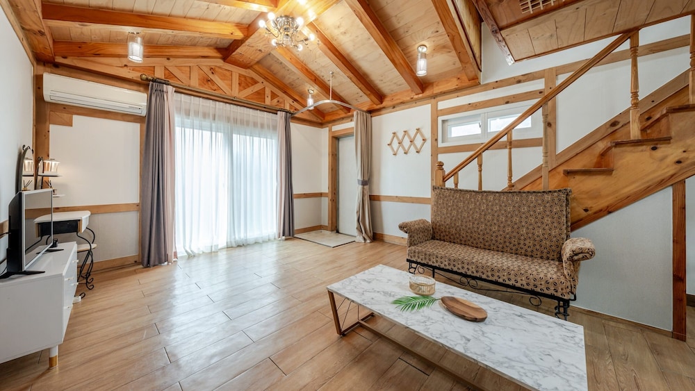 Basic Room, 1 Bedroom (Firebox Room(Pet/ Private BBQ))