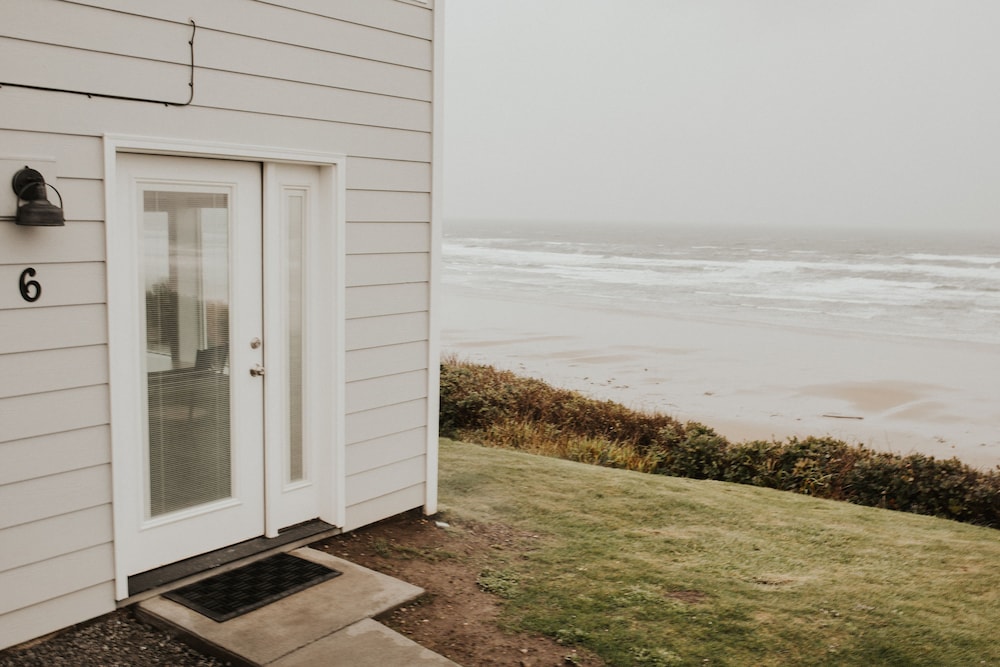 Deluxe Room, 1 Queen Bed With Sofa Bed, Ocean View photo 1