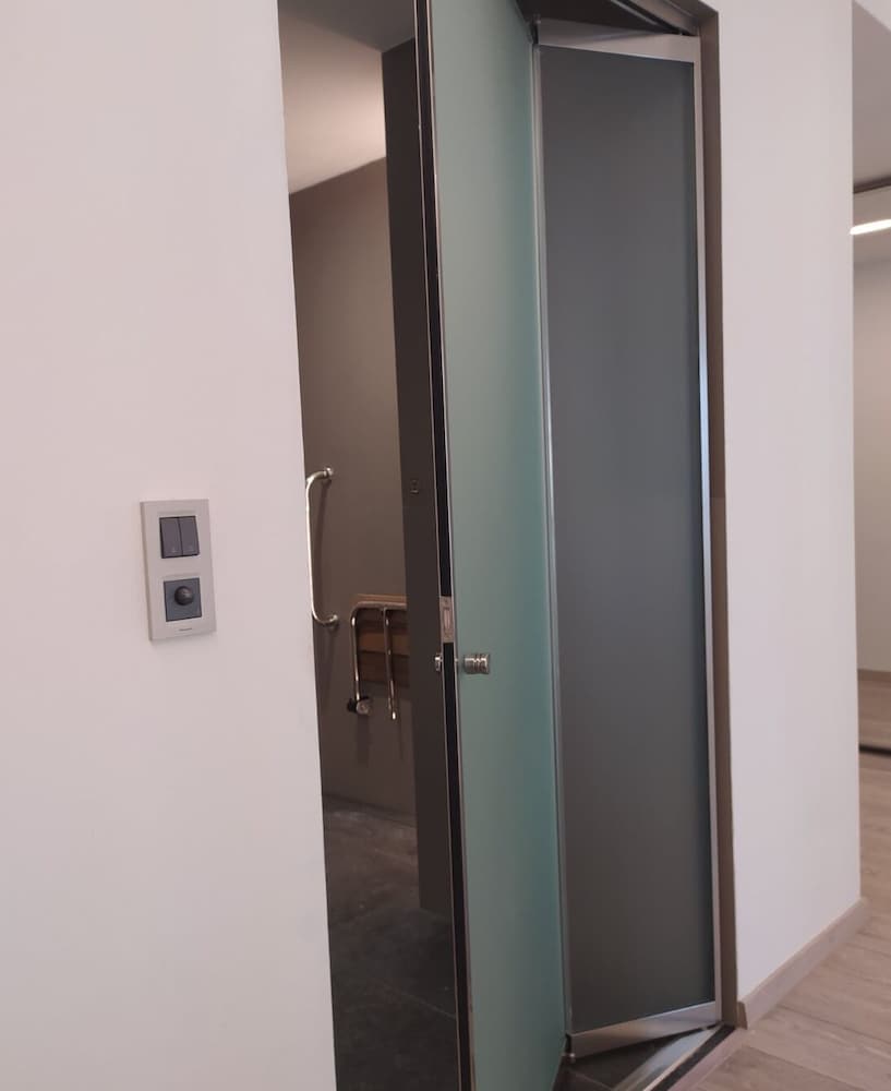 Deluxe Twin Room, Accessible - Photo 3
