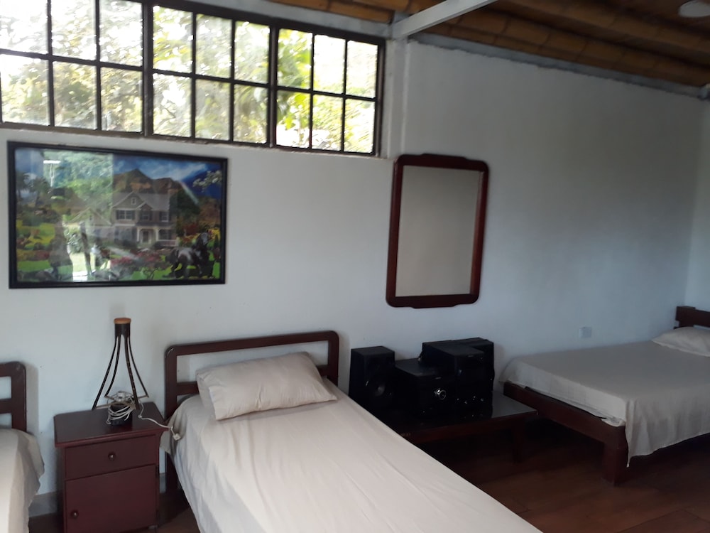 Family Cabin, 1 Bedroom, Mountain View photo 3