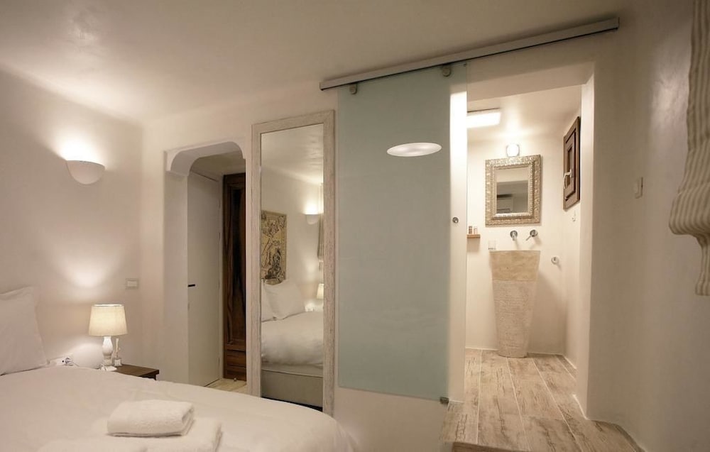 Double Room Single Use (Elegant)