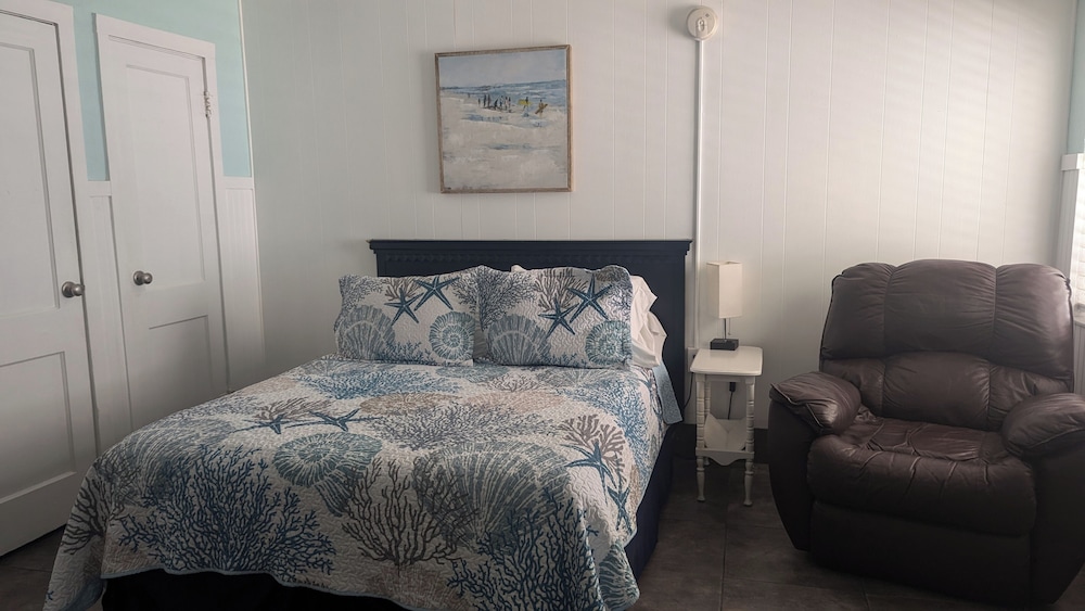 Room, 1 Queen Bed, Kitchenette photo 3