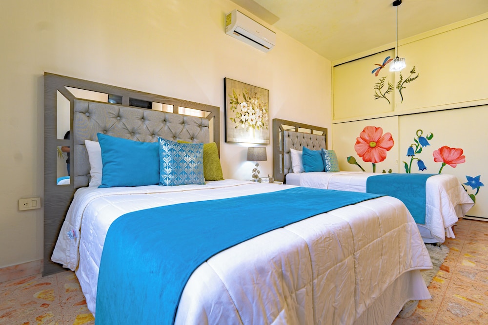Exclusive Apartment, 4 Bedrooms, Patio, Corner