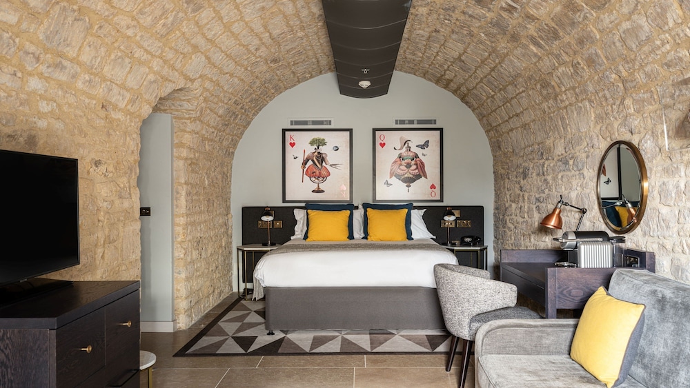Suite, 1 King Bed (Underground Vaulted) photo 1