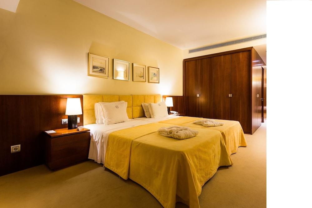 Twin Room (With extra Sofa bed) photo 1