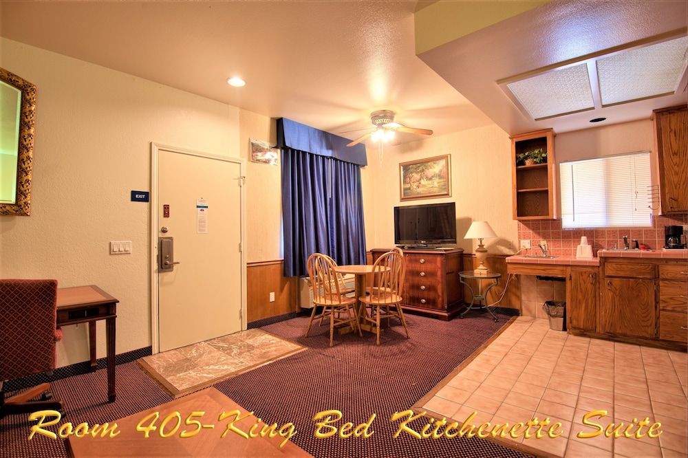 Suite, 1 King Bed, Non Smoking - Photo 10