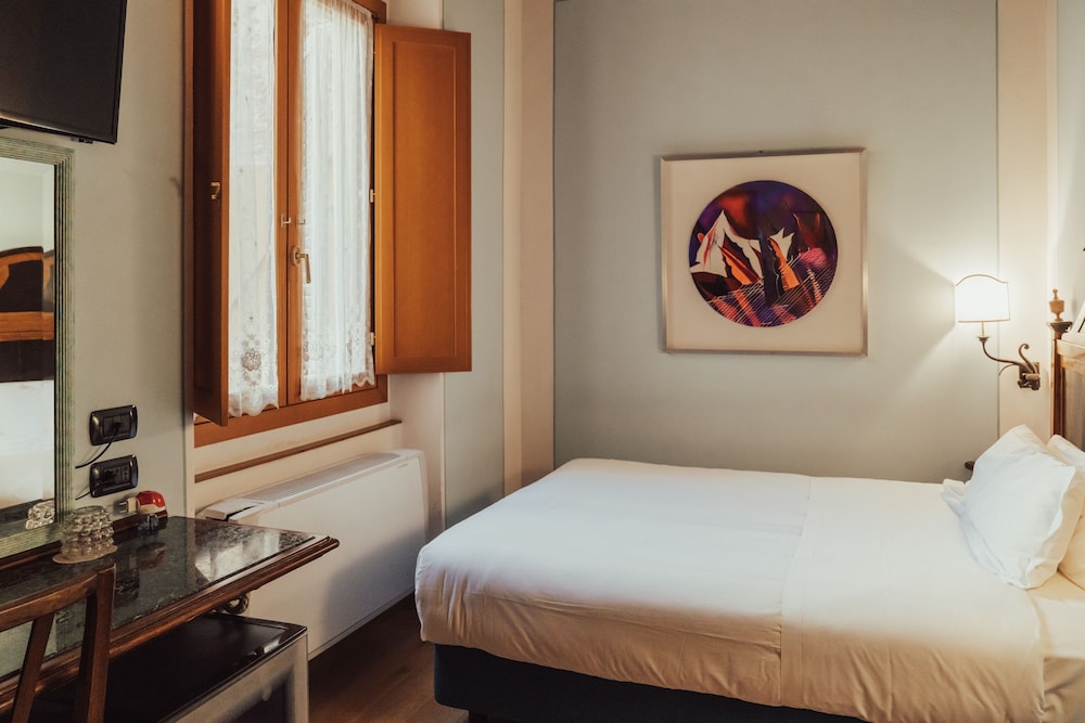 Basic Single Room photo 3