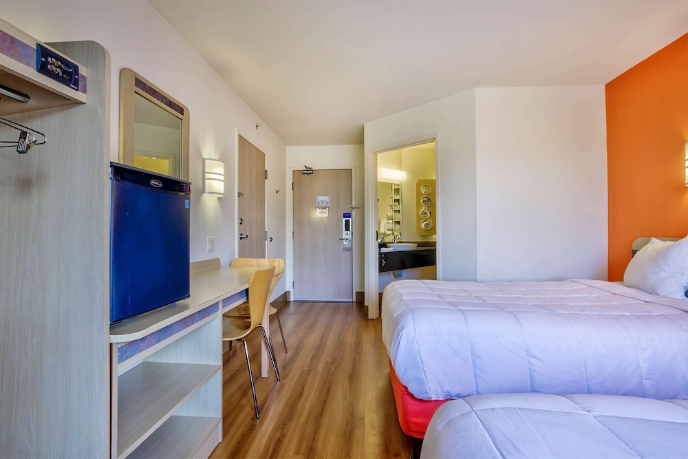 Standard Room, 2 Double Beds, Non Smoking