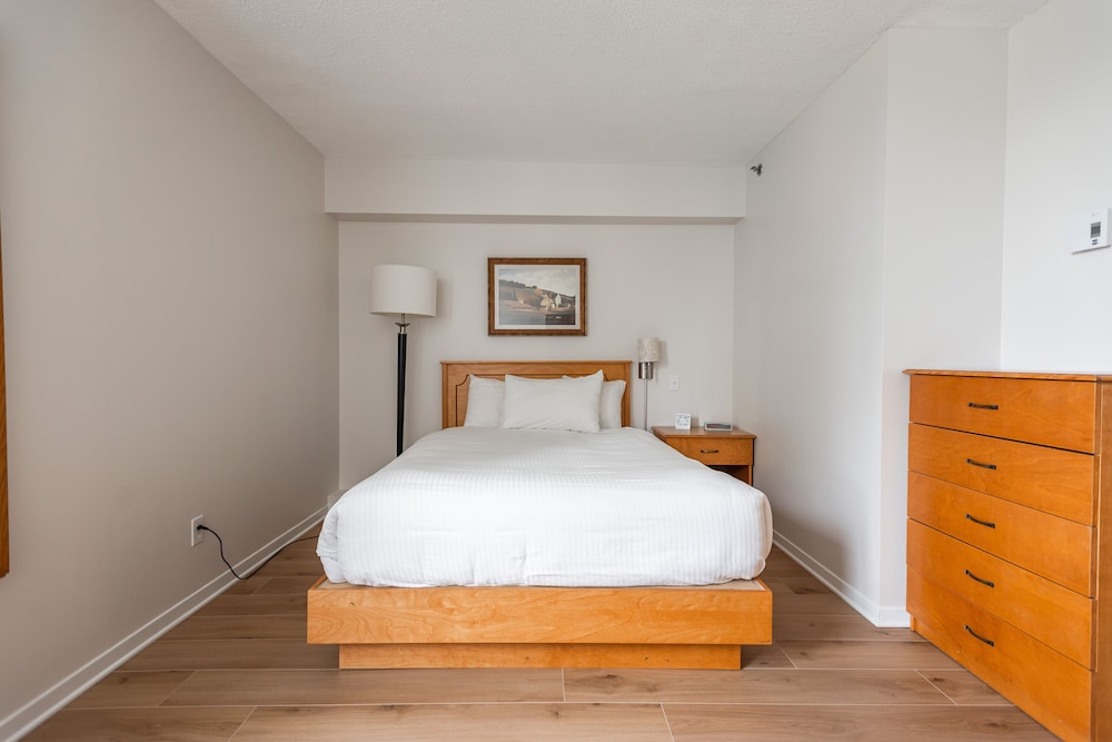 Standard Room, 1 Queen Bed - Photo 1