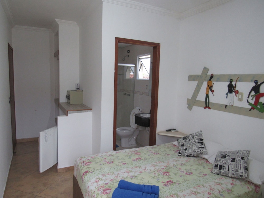 Suite - Photo 18