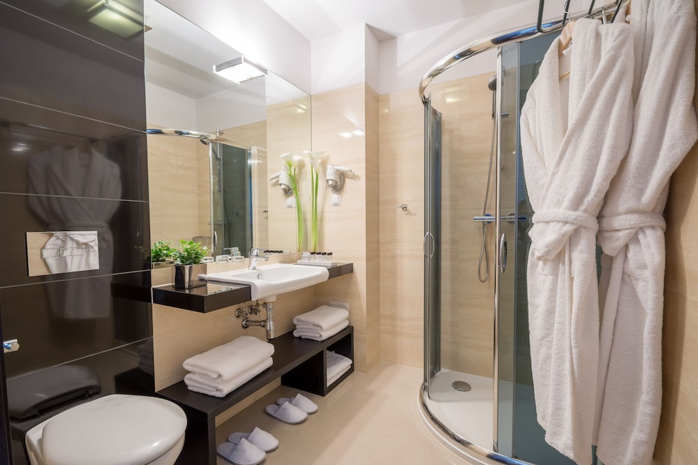Classic Double or Twin Room - Photo 9