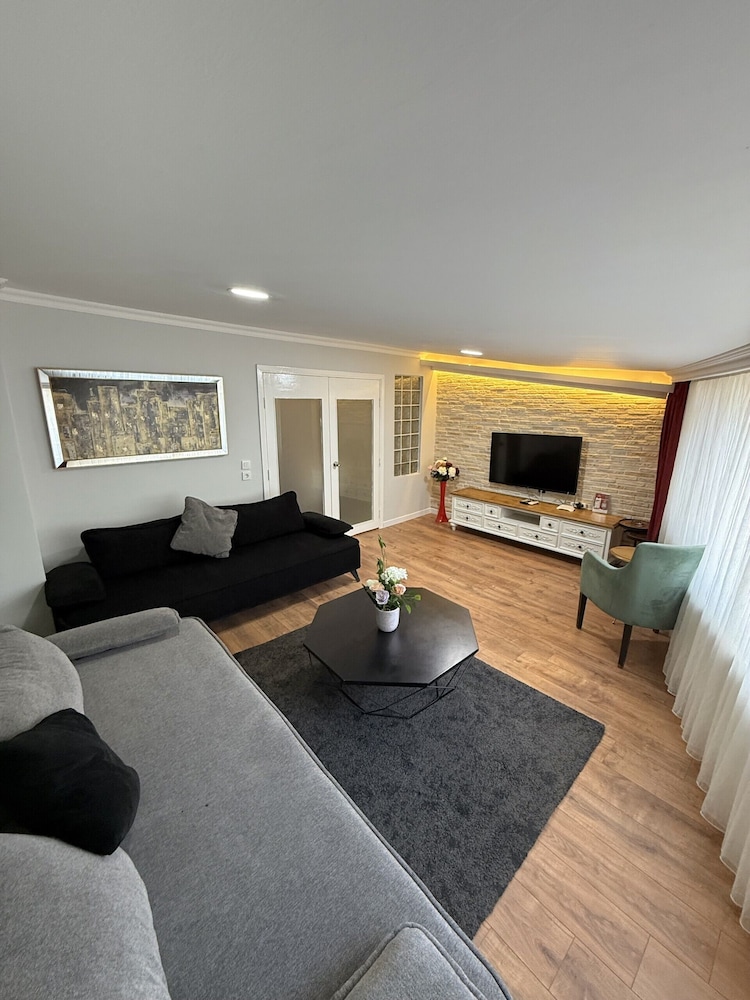 Deluxe Condo, 2 Bedrooms photo 1