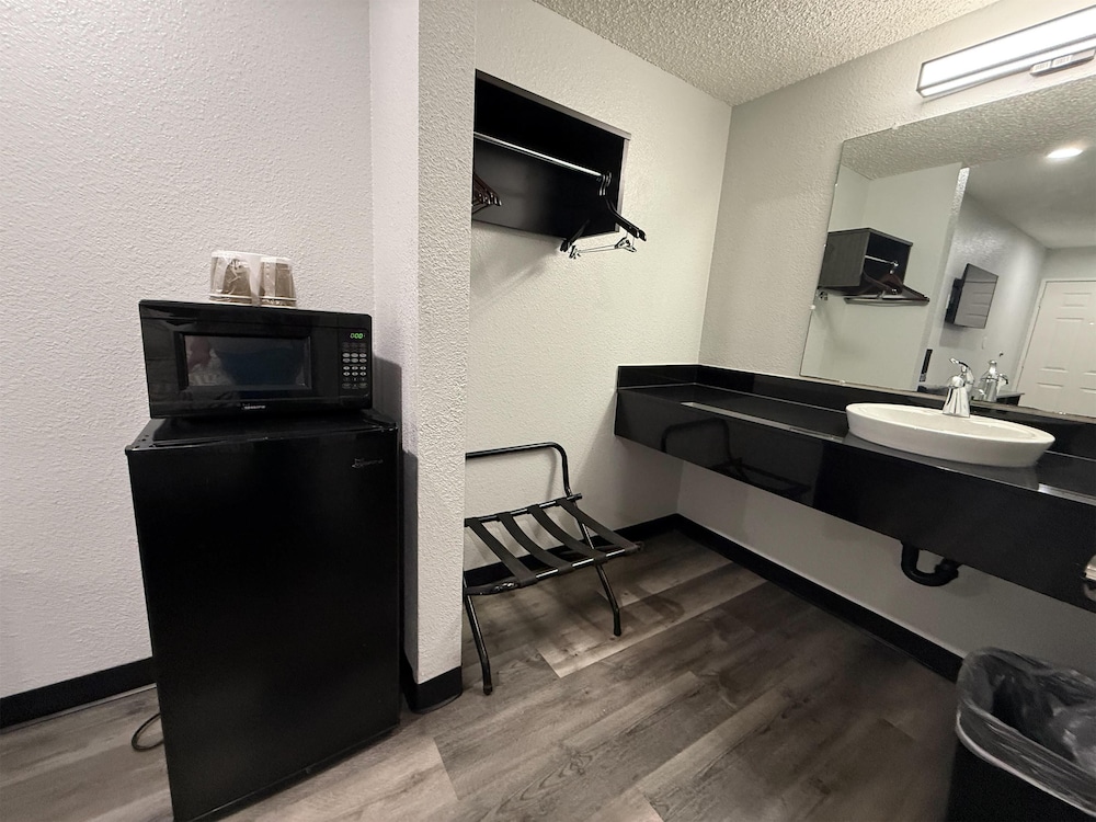 Deluxe Room, 2 Double Beds, Non Smoking, Refrigerator & Microwave photo 1