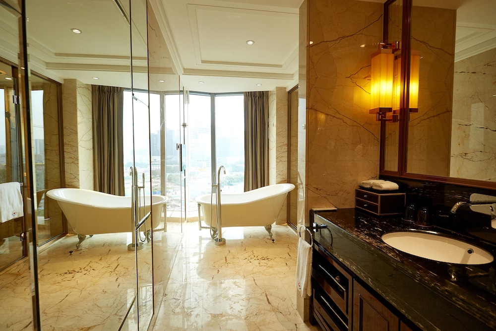 Deluxe Suite photo 3