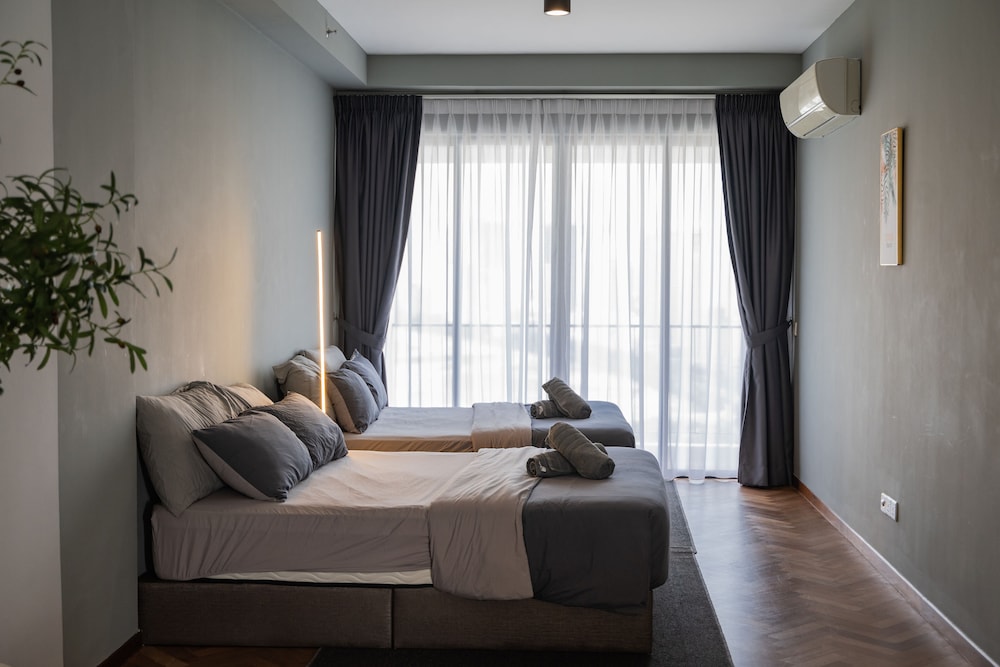 Deluxe Seaview Suite Twin Bed by The Only Bnb photo 2