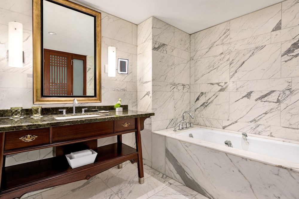 Premium Suite thumbnail 6