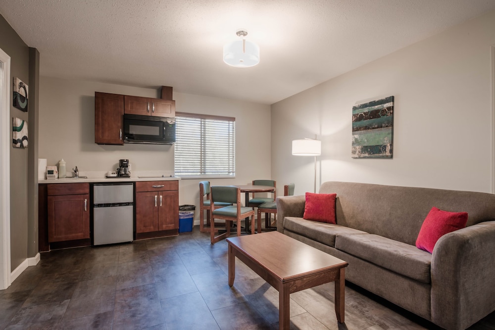 Family Suite, Multiple Beds, Kitchenette, City View photo 3
