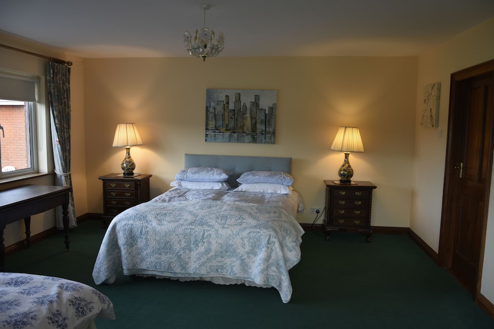 Deluxe Triple Room, Ensuite (with Castle View) photo 3