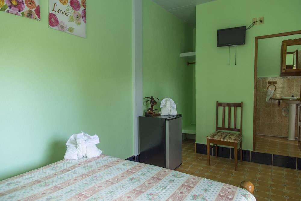 Basic Double Room, 1 Queen Bed, Balcony photo 2