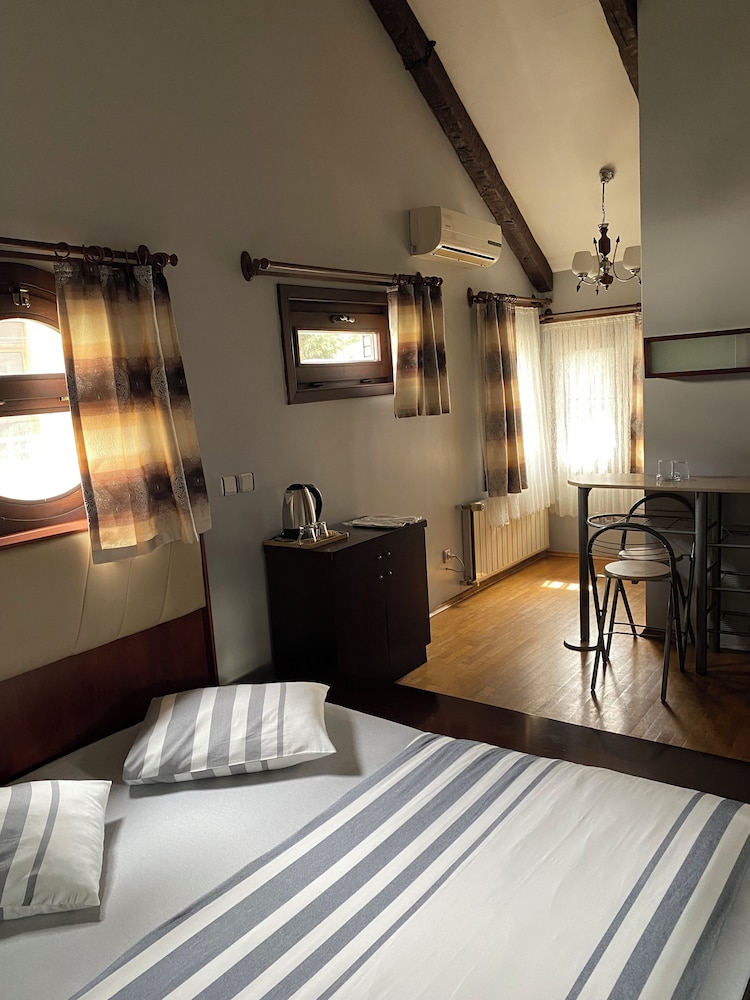 Deluxe Double Room Single Use photo 1