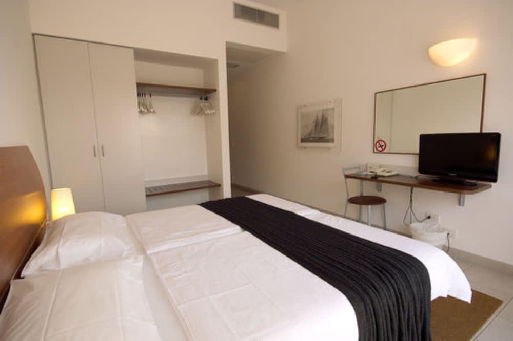 Premium Double Room, Terrace, Partial Sea View photo 3