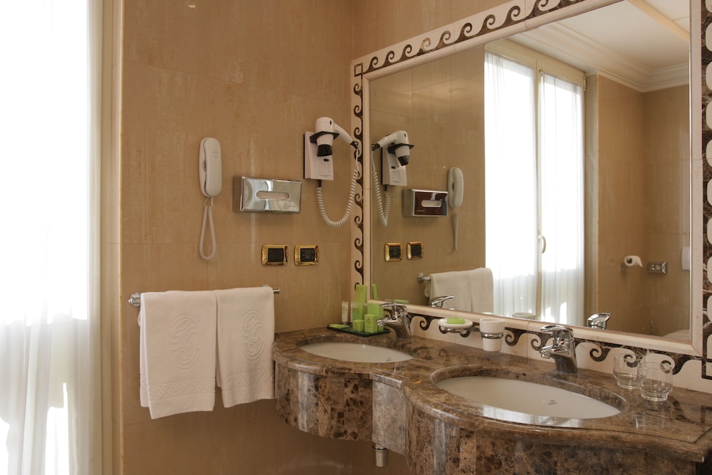 Superior Double or Twin Room - Photo 2