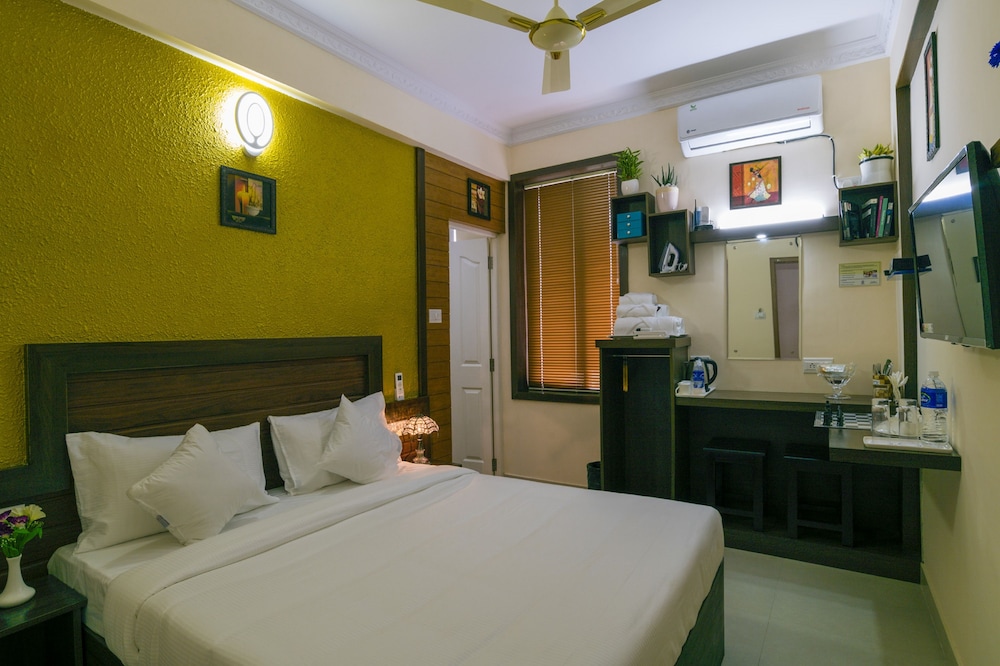 Deluxe Double Room, 1 Queen Bed, Private Bathroom photo 2