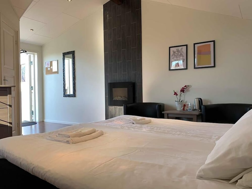 Deluxe Double Room photo 3