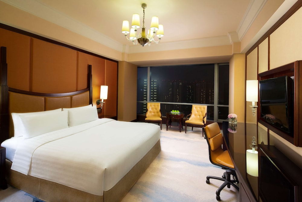Deluxe Room, 1 King Bed - Photo 3