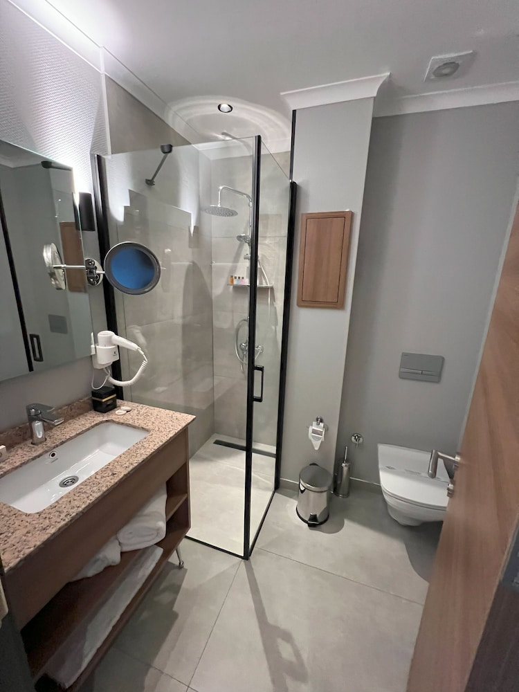 Royal Room, 2 Bedrooms, City View - Photo 7