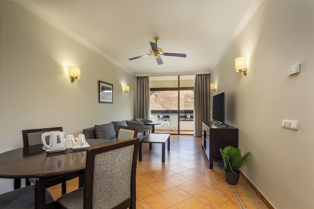 Family Room (Standard 2 Adults + 1 Child) photo 2