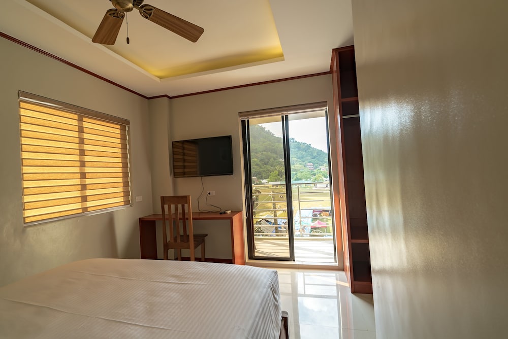 Deluxe Queen Room, Balcony (2nd or 3rd or 4th Floor) photo 2