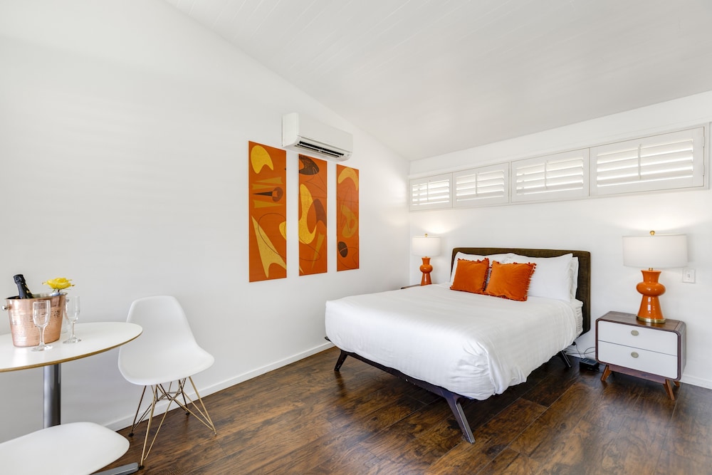 Standard Room, 1 Queen Bed, Balcony, Mountain View, photo 6