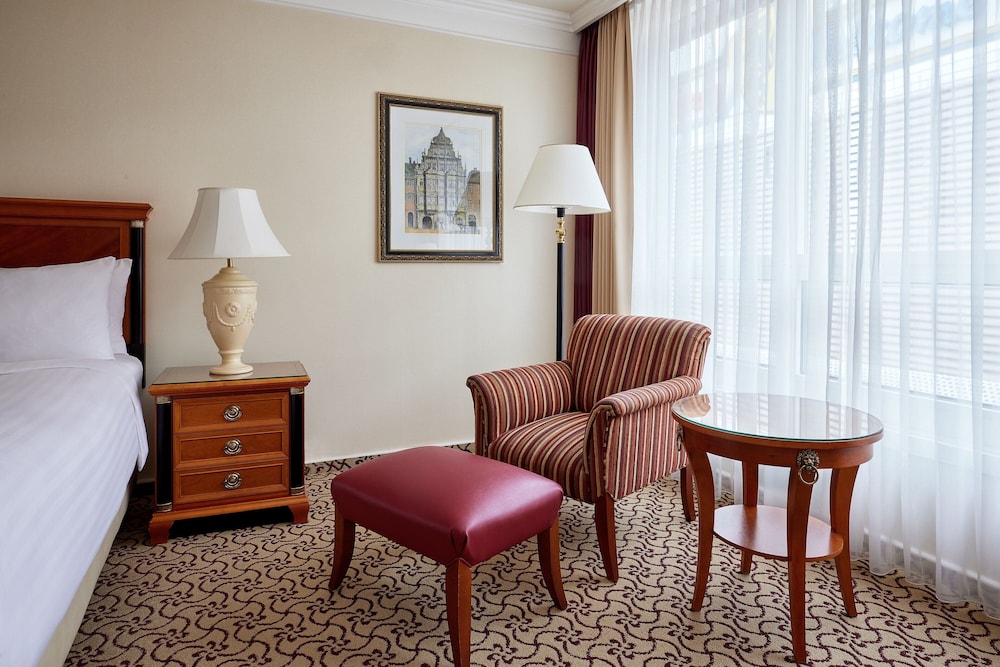 Executive Room, 1 King Bed, Executive Level - Photo 4