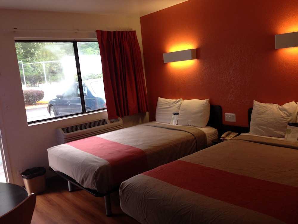 Standard Room, 2 Double Beds, Non Smoking photo 3