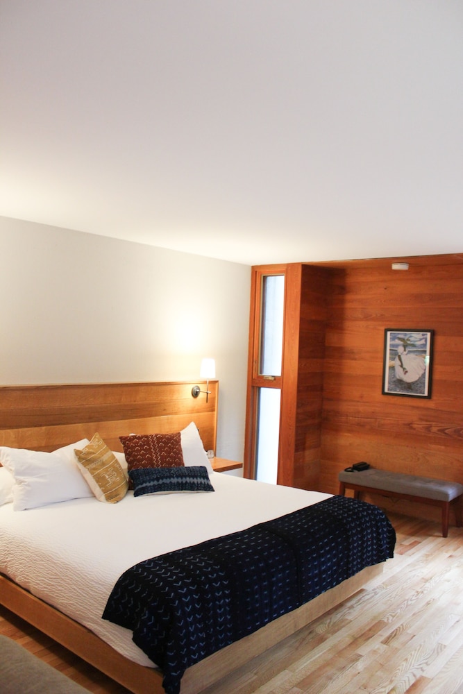 Grand Room, 1 Queen Bed - Photo 3