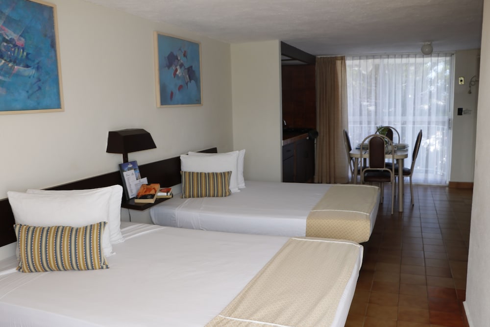 Standard Suite, Pool View